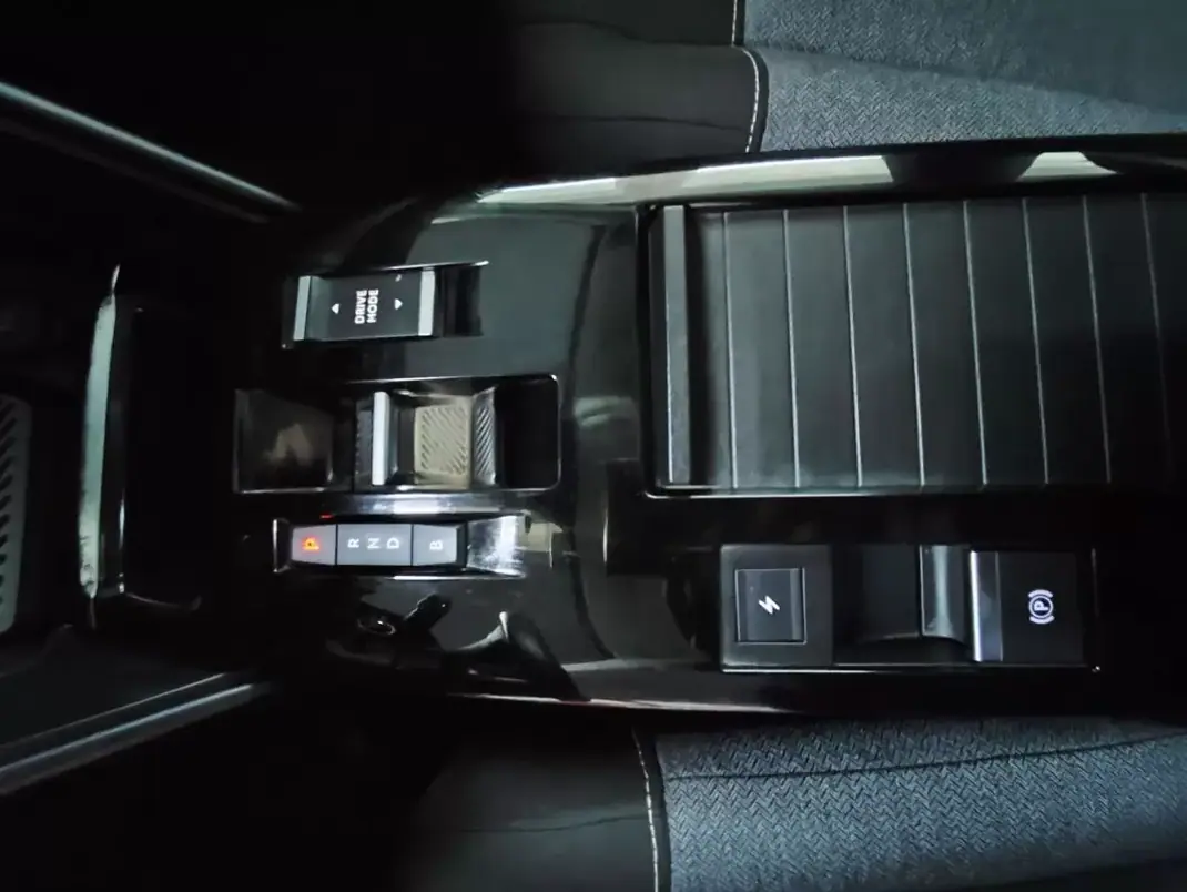 Citroën e-C4 2022 - 18500 EUR, 29900 km - AUTO.MOTO.pt - 29900km - foto 29 de 32