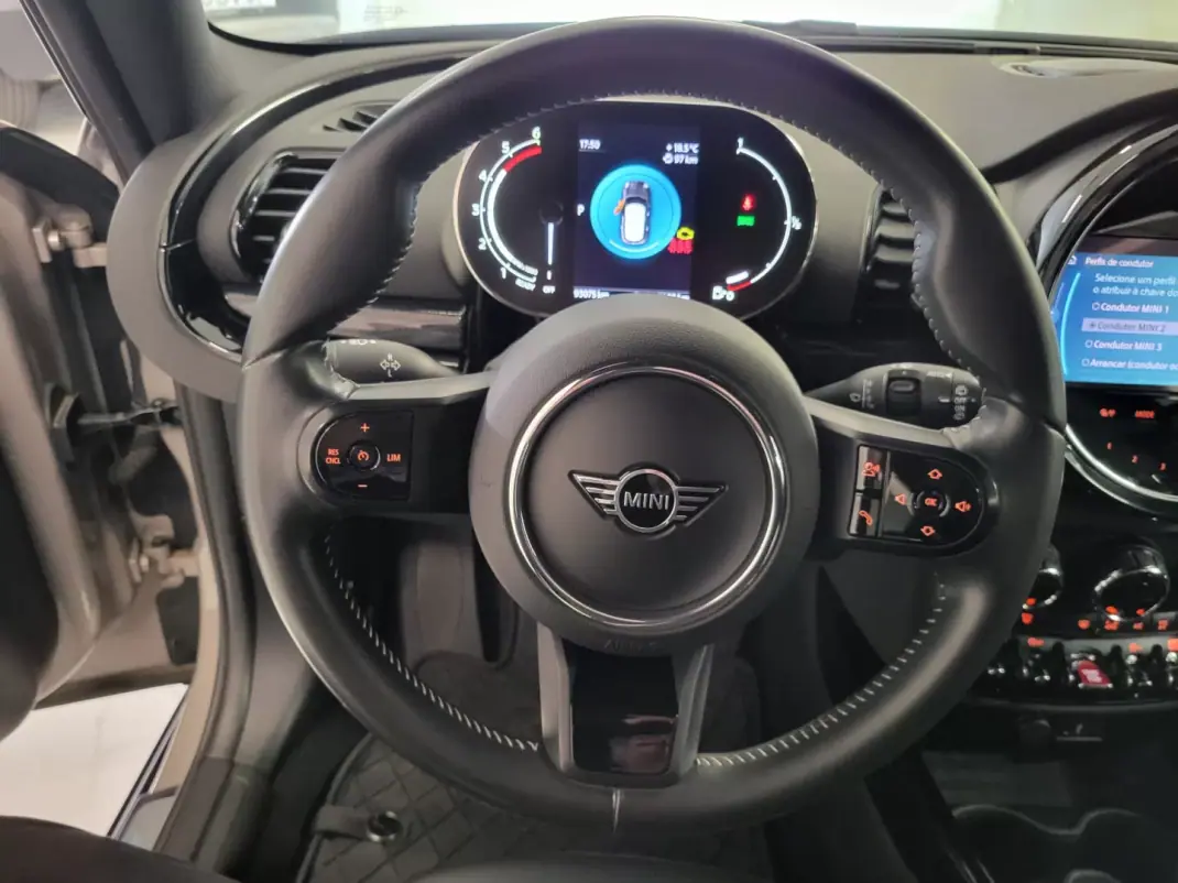 MINI Clubman 2021 - 23800 EUR, 93000 km - AUTO.MOTO.pt - 93000km - foto 25 de 41
