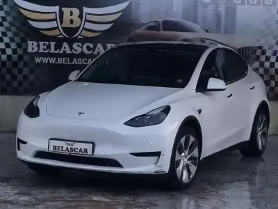 Tesla Model Y 2023 - 31900 EUR, 55000 km - AUTO.MOTO.pt - 55000km - foto 4 de 10