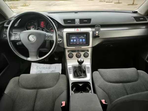 Volkswagen Passat Variant 2006 - 4950 EUR, 196789 km - AUTO.MOTO.pt - 196789km - foto 6 de 50
