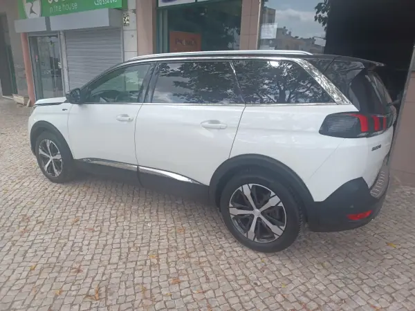 Peugeot 5008 2018 - 21890 EUR, 167073 km - AUTO.MOTO.pt - 167073km - foto 6 de 41