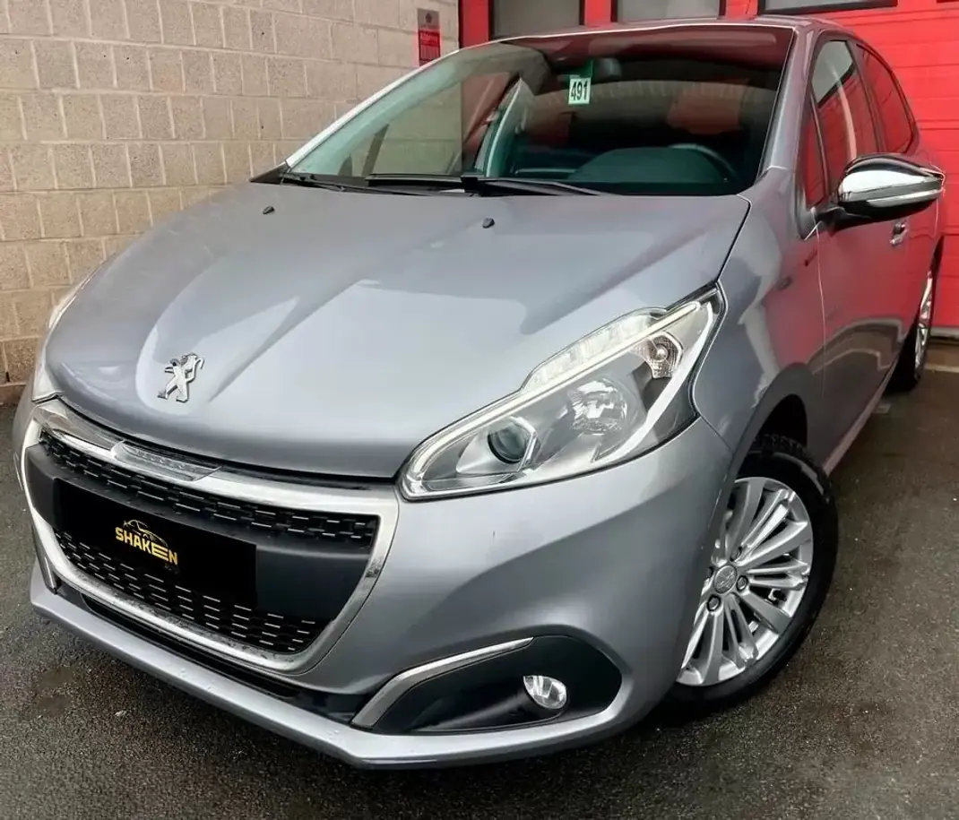 Peugeot 208 2019 - 7990 EUR, 135015 km - AUTO.MOTO.pt - 135015km - foto 1 de 12