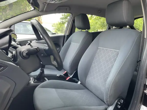 Ford Fiesta 2012 - 5500 EUR, 272349 km - AUTO.MOTO.pt - 272349km - foto 14 de 32