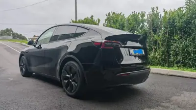 Tesla Model Y 2024 - 49950 EUR, 25000 km - AUTO.MOTO.pt - 25000km - foto 6 de 13