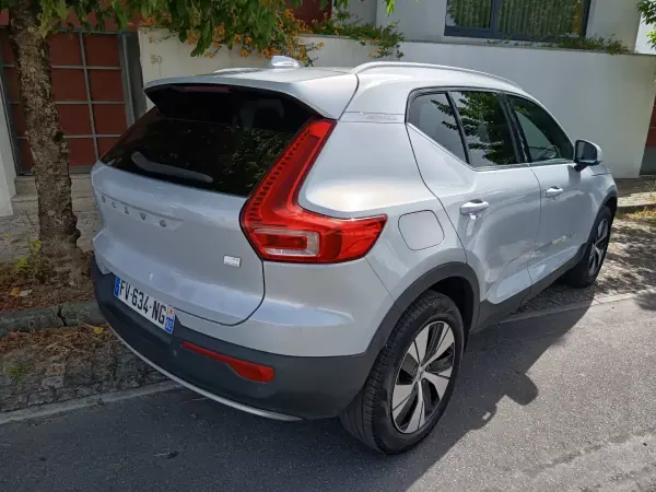 Volvo XC 40 2020 - 23990 EUR, 116700 km - AUTO.MOTO.pt - 116700km - foto 25 de 26