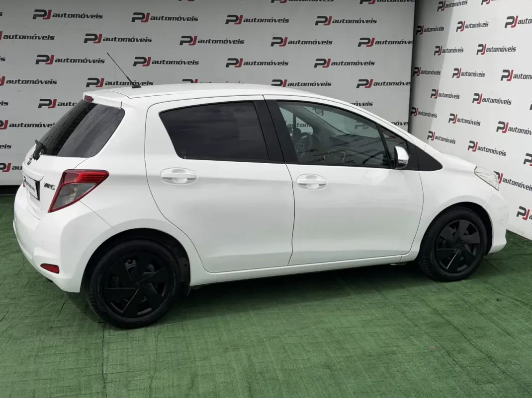 Toyota Yaris 2014 - 10990 EUR, 149000 km - AUTO.MOTO.pt - 149000km - foto 7 de 19