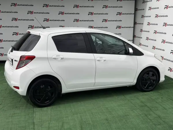 Toyota Yaris 2014 - 9990 EUR, 149000 km - AUTO.MOTO.pt - 149000km - foto 7 de 19