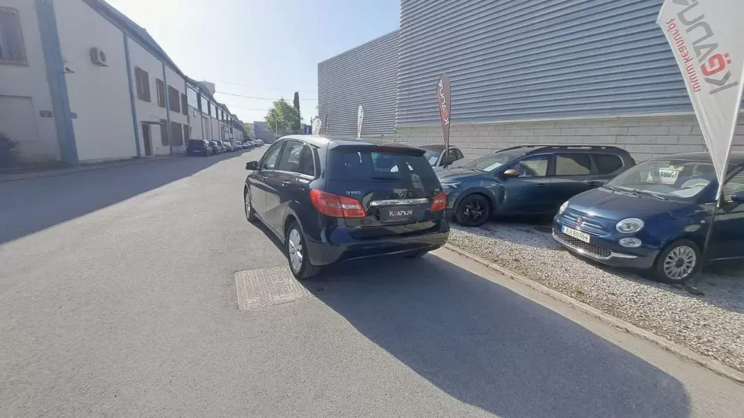 Mercedes-Benz B 180 2014 - 13890 EUR, 141469 km - AUTO.MOTO.pt - 141469km - foto 19 de 43