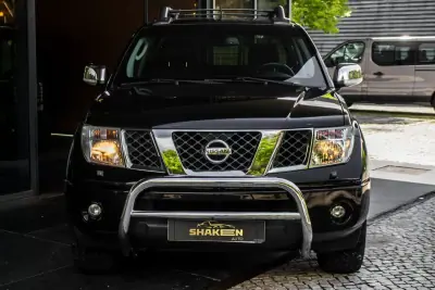 Nissan Navara 2010 - 21450 EUR, 253981 km - AUTO.MOTO.pt - 253981km - foto 2 de 33