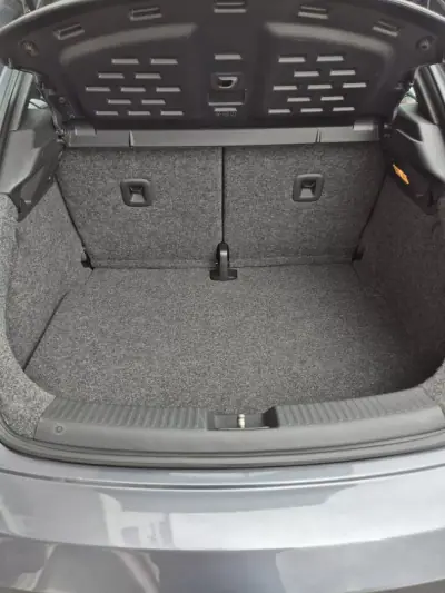 Volkswagen New Beetle 2013 - 13950 EUR, 142000 km - AUTO.MOTO.pt - 142000km - foto 29 de 34