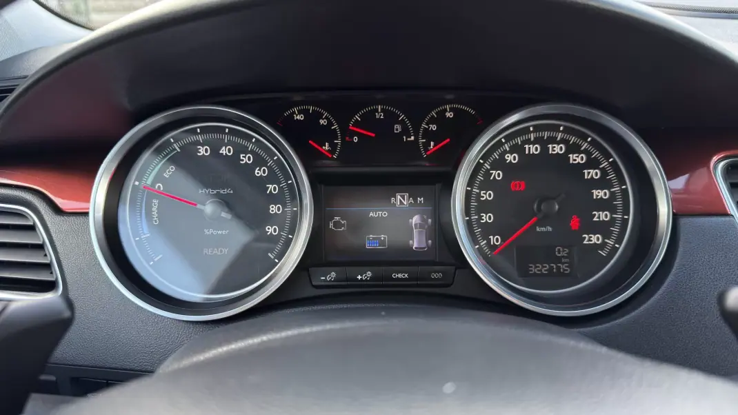 Peugeot 508 RXH 2013 - 9900 EUR, 320000 km - AUTO.MOTO.pt - 320000km - foto 27 de 54