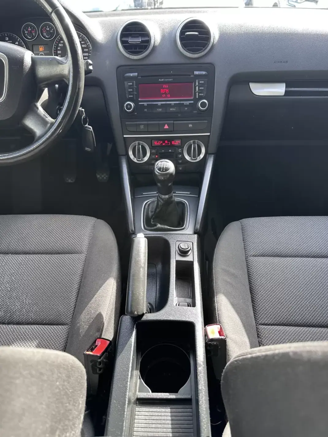 Audi A3 Sportback 2009 - 6500 EUR, 330000 km - AUTO.MOTO.pt - 330000km - foto 24 de 35