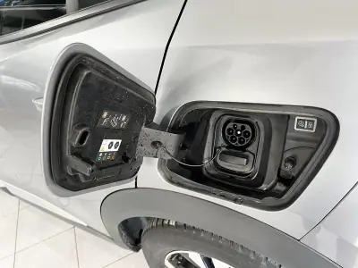 Peugeot e-2008 2022 - 21600 EUR, 30171 km - AUTO.MOTO.pt - 30171km - foto 22 de 24