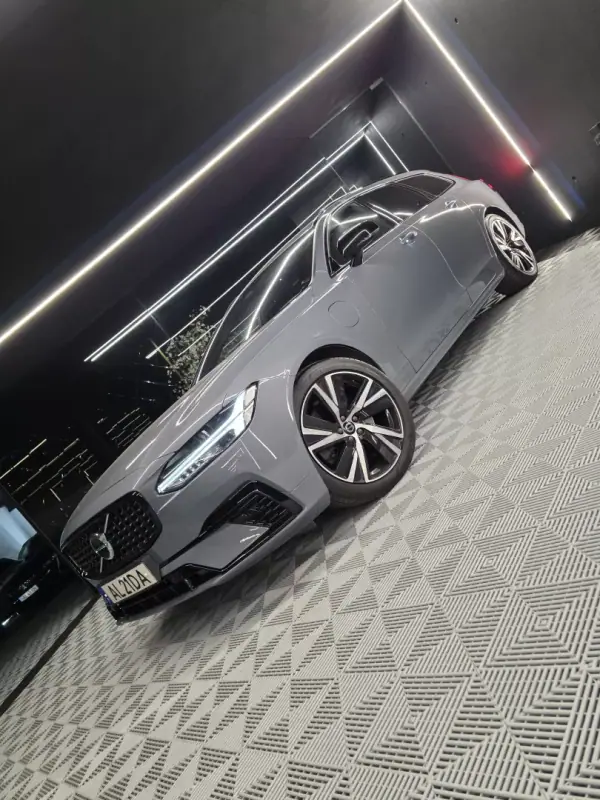 Volvo V90 2021 - 36750 EUR, 125000 km - AUTO.MOTO.pt - 125000km - foto 3 de 27