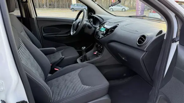 Ford KA 2018 - 10500 EUR, 142000 km - AUTO.MOTO.pt - 142000km - foto 32 de 40