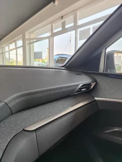 Peugeot 3008 2018 - 19650 EUR, 79000 km - AUTO.MOTO.pt - 79000km - foto 34 de 37