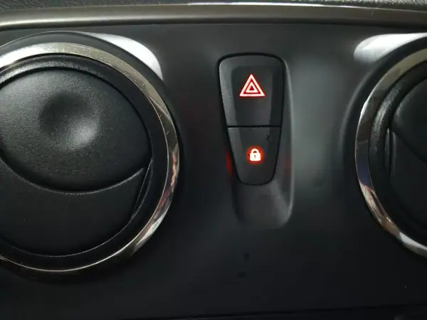 Dacia Sandero 2016 - 10499 EUR, 31976 km - AUTO.MOTO.pt - 31976km - foto 23 de 26
