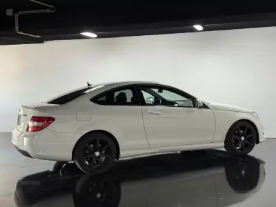 Mercedes-Benz C 250 2011 - 18500 EUR, 193000 km - AUTO.MOTO.pt - 193000km - foto 9 de 22