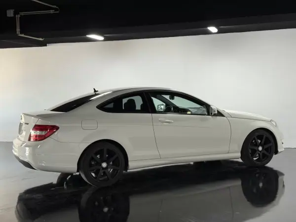 Mercedes-Benz C 250 2011 - 16990 EUR, 193000 km - AUTO.MOTO.pt - 193000km - foto 9 de 22