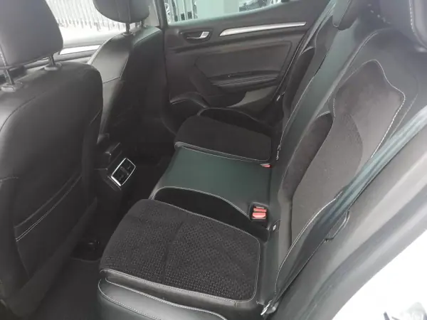 Renault Mégane 2019 - 17900 EUR, 96000 km - AUTO.MOTO.pt - 96000km - foto 13 de 27