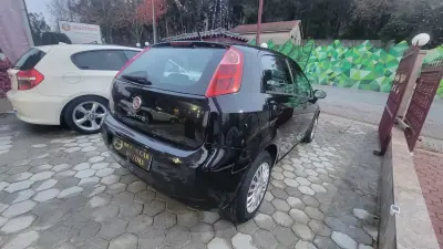 Fiat Punto 2016 - 6990 EUR, 160000 km - AUTO.MOTO.pt - 160000km - foto 9 de 13