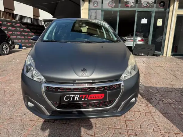 Peugeot 208 2015 - 8900 EUR, 195000 km - AUTO.MOTO.pt - 195000km - foto 2 de 29