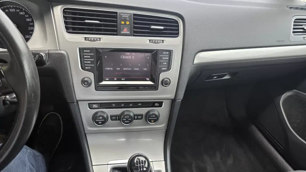 Volkswagen Golf 2015 - 14990 EUR, 135000 km - AUTO.MOTO.pt - 135000km - foto 17 de 26