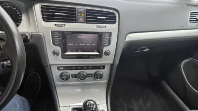 Volkswagen Golf 2015 - 14990 EUR, 135000 km - AUTO.MOTO.pt - 135000km - foto 17 de 26