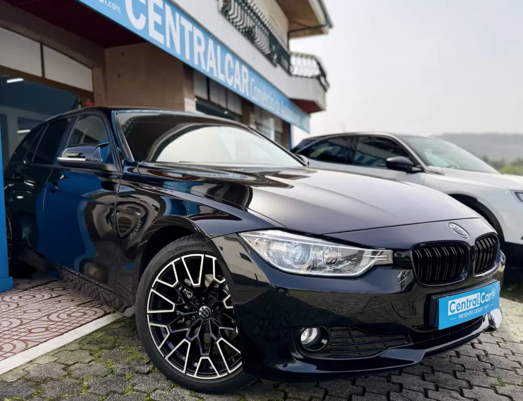 BMW 318 2013 - 15950 EUR, 229000 km - AUTO.MOTO.pt - 229000km - foto 1 de 27