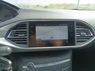 Peugeot 308 2020 - 10250 EUR, 151000 km - AUTO.MOTO.pt - 151000km - foto 10 de 15
