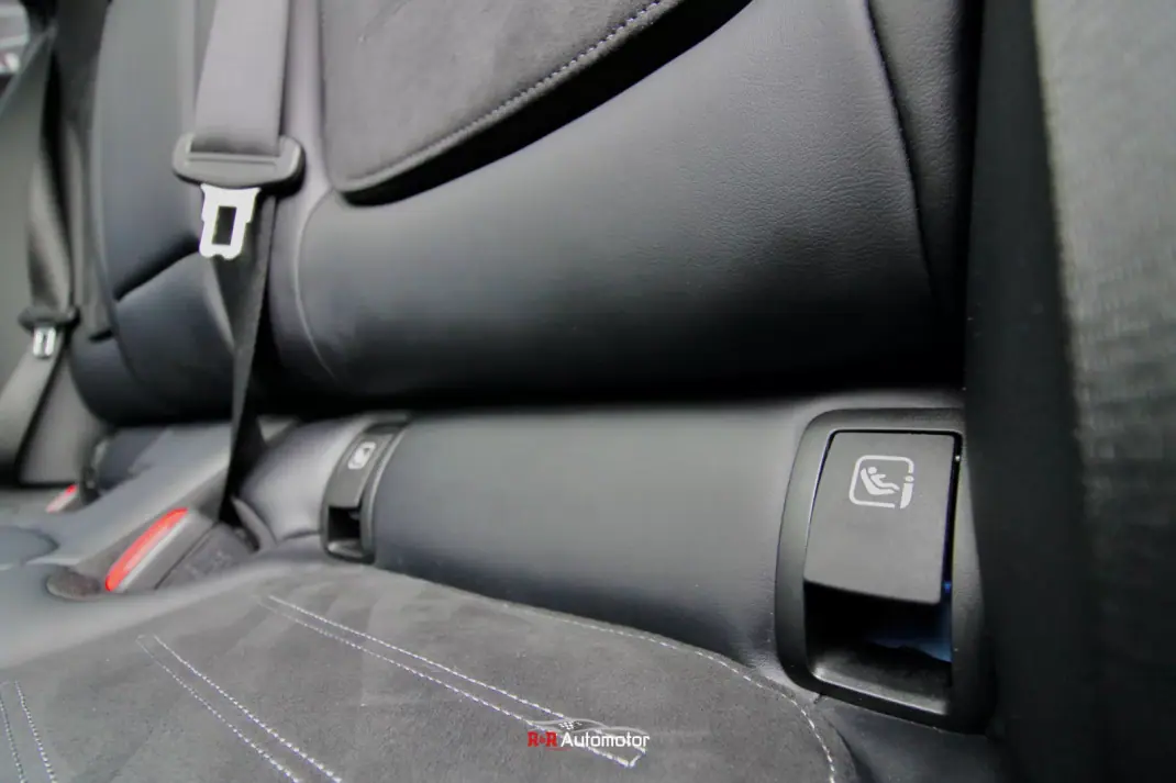 Mercedes-Benz C 300 2022 - 43500 EUR, 65000 km - AUTO.MOTO.pt - 65000km - foto 44 de 47