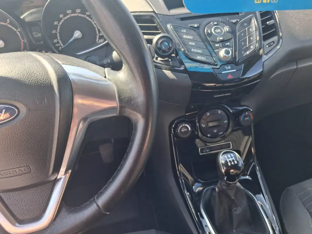 Ford Fiesta 2015 - 7900 EUR, 180000 km - AUTO.MOTO.pt - 180000km - foto 12 de 13