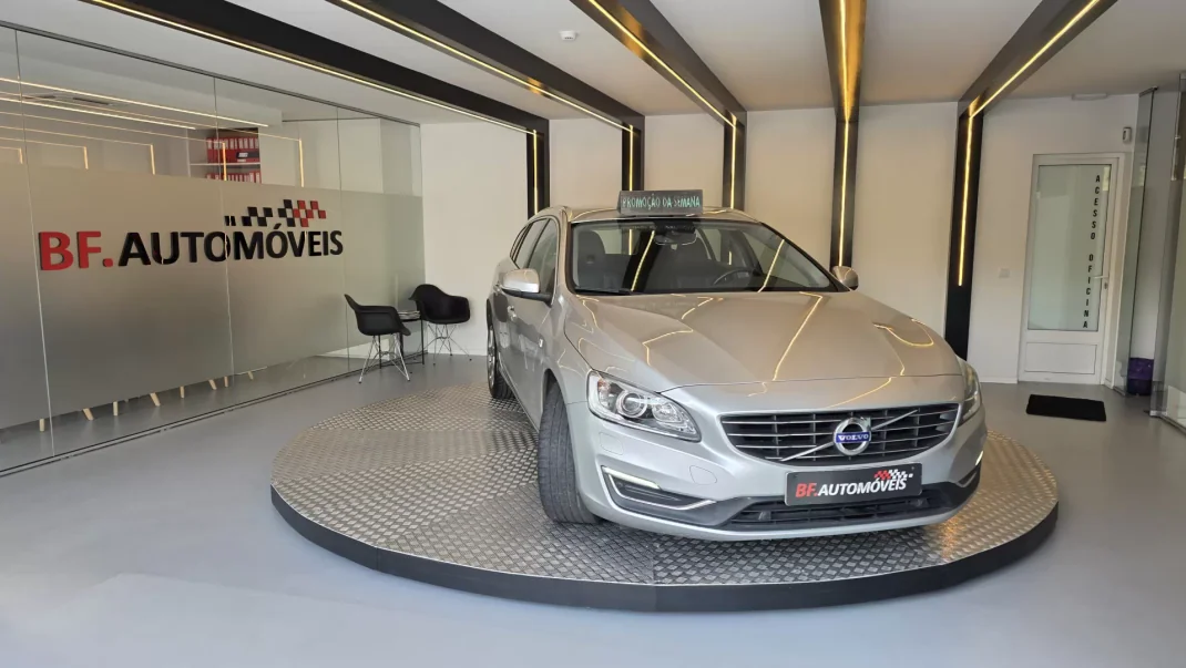 Volvo V60 2015 - 11900 EUR, 314478 km - AUTO.MOTO.pt - 314478km - foto 10 de 60