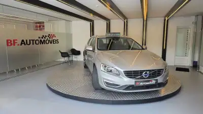 Volvo V60 2015 - 11900 EUR, 314478 km - AUTO.MOTO.pt - 314478km - foto 10 de 60