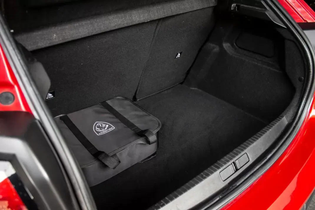 Peugeot e-208 2023 - 17800 EUR, 18457 km - AUTO.MOTO.pt - 18457km - foto 30 de 41