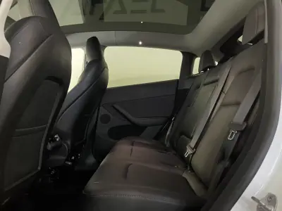 Tesla Model Y 2023 - 39500 EUR, 48000 km - 48000km - foto 15 de 43