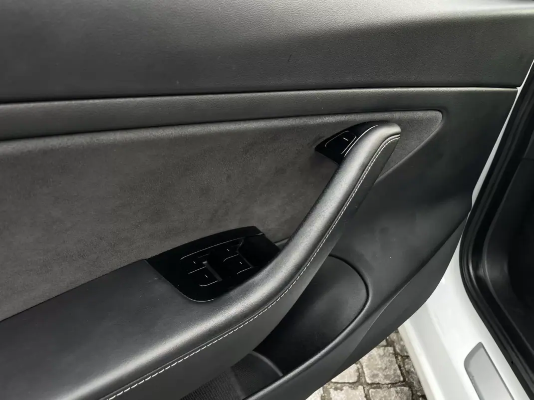 Tesla Model 3 2020 - 25995 EUR, 80043 km - AUTO.MOTO.pt - 80043km - foto 35 de 43