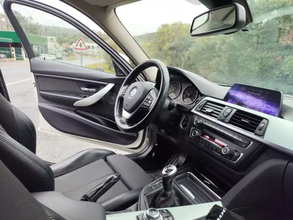 BMW 320 2014 - 13000 EUR, 283400 km - AUTO.MOTO.pt - 283400km - foto 9 de 11