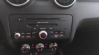 Audi A1 Sportback 2014 - 10999 EUR, 159000 km - AUTO.MOTO.pt - 159000km - foto 28 de 37