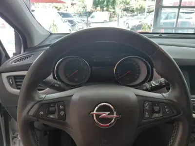 Opel Astra Sports Tourer 2020 - 12900 EUR, 137000 km - 137000km - foto 13 de 19