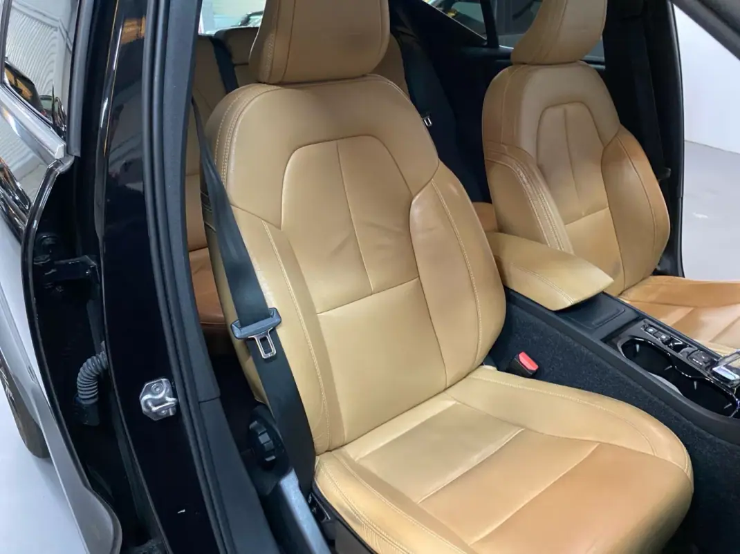 Volvo XC 40 2019 - 27950 EUR, 142000 km - AUTO.MOTO.pt - 142000km - foto 17 de 20