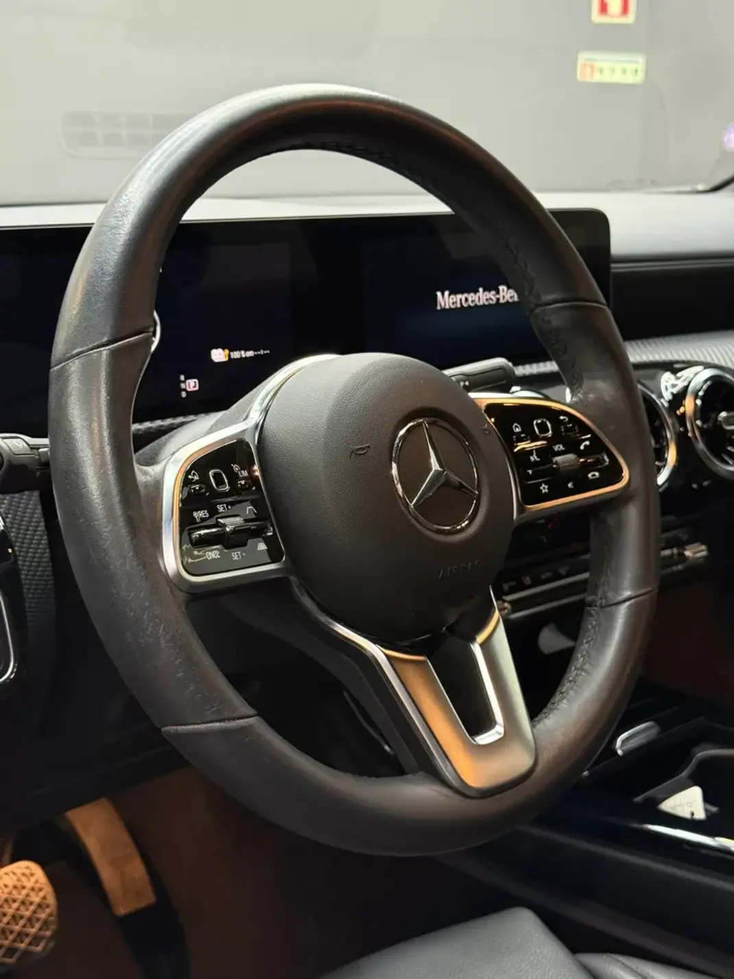 Mercedes-Benz CLA 250 2023 - 29900 EUR, 90100 km - AUTO.MOTO.pt - 90100km - foto 20 de 28