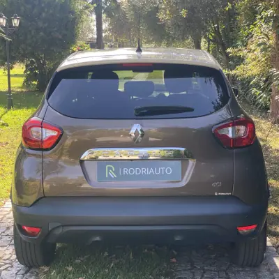 Renault Captur 2014 - 13990 EUR, 146000 km - AUTO.MOTO.pt - 146000km - foto 20 de 22