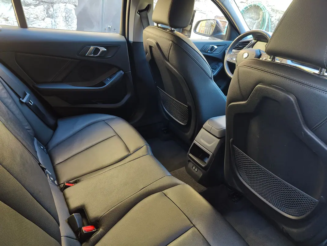 BMW 116 2019 - 17500 EUR, 113000 km - 113000km - foto 4 de 5