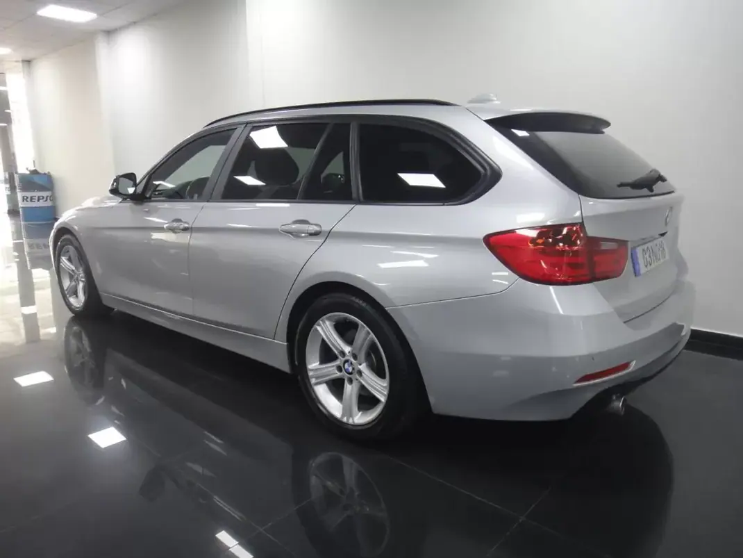 BMW 318 2013 - 13990 EUR, 157000 km - AUTO.MOTO.pt - 157000km - foto 5 de 27