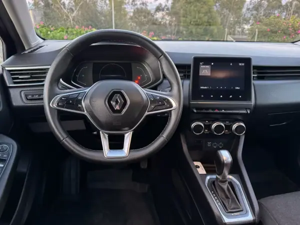 Renault Clio 2021 - 15500 EUR, 125000 km - AUTO.MOTO.pt - 125000km - foto 6 de 13
