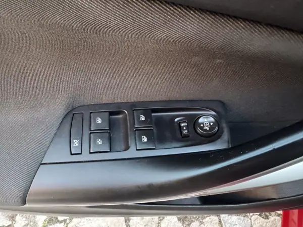 Opel Astra 2020 - 15500 EUR, 77000 km - AUTO.MOTO.pt - 77000km - foto 31 de 33