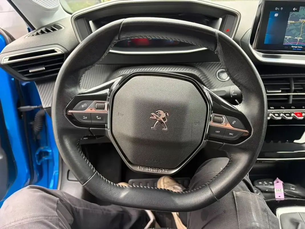 Peugeot 208 2021 - 12890 EUR, 75350 km - 75350km - foto 5 de 10
