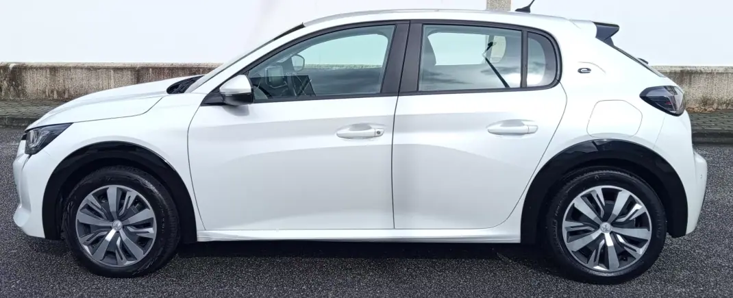 Peugeot e-208 2021 - 14490 EUR, 57700 km - AUTO.MOTO.pt - 57700km - foto 5 de 17