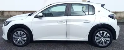 Peugeot e-208 2021 - 14490 EUR, 57700 km - AUTO.MOTO.pt - 57700km - foto 5 de 17